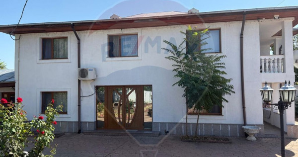 Casă cu 7 camere de vânzare in apropiere de Focsani