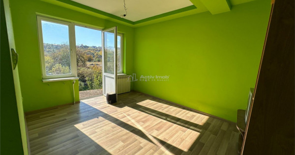Casa P E , constructie noua, garaj subteran, strada Avram Ia