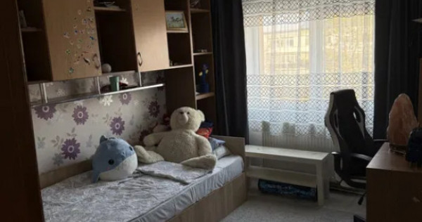 Apartament cu 3 Camere Decomandate Zona Burdujeni