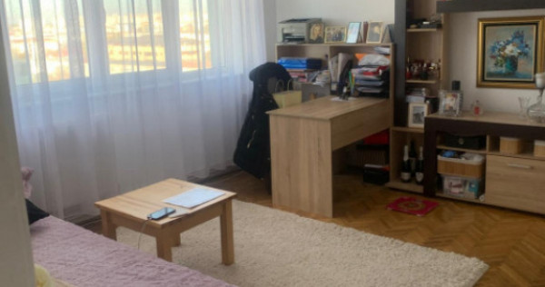 Apartament 3 camere, 65 mp, zona Titulescu