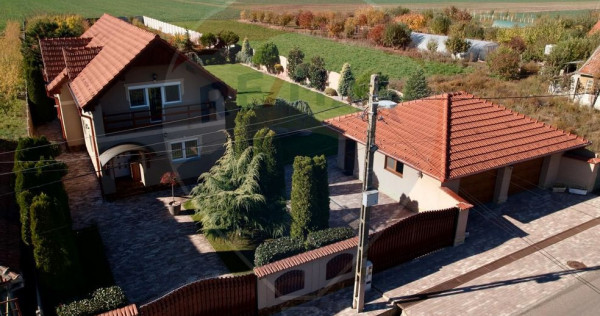 Casă premium cu teren 2700mp la 30 min de Oradea