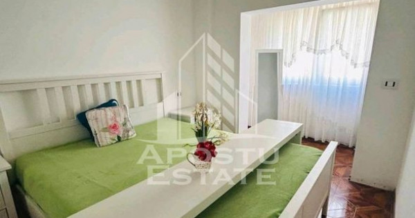 Apartament, 3 camere, centrala proprie, zona Lipovei