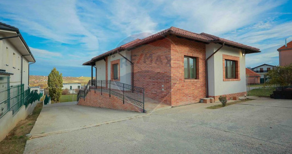 De vânzare casă cu 5 camere, în zona de dealuri, str. ...