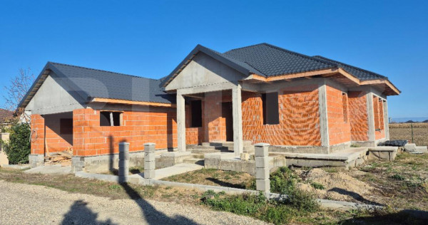 Casa la rosu, 4 camere, 145,31 mp utili, 715 mp teren, zona