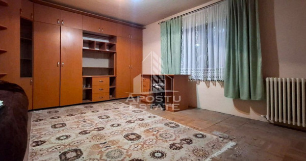 Apartament spatios, cu 2 camere decomandat