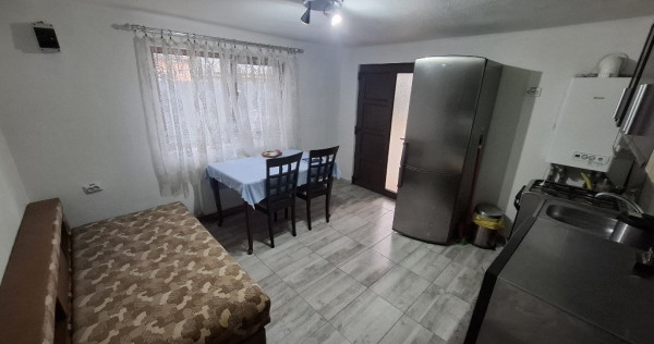 Inchiriez apartament 2 camere zona Parneava