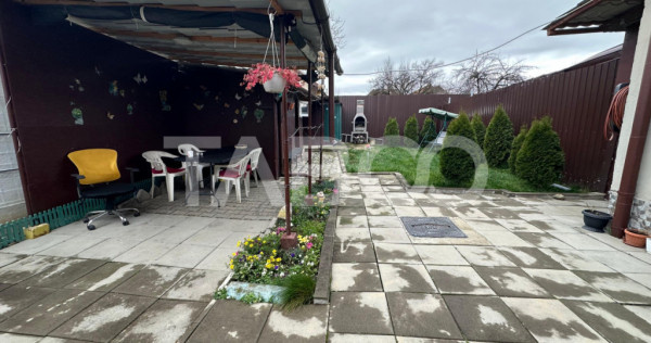 Apartament cu curte si pivnita la casa 4 camere zona Lazaret