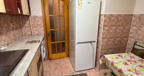 Vand apartament cu 2 camere parter