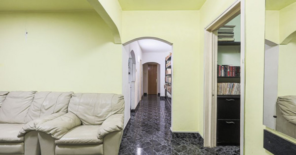 Apartament foarte spațios cu 5 camere la parter in Mical...