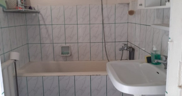 Casă 3 camere,atelier de lucru,seră,Resita,Caras-Severin,Muncitoresc