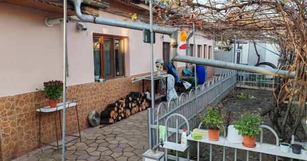CASA IN POPESTI LEORDENI, RENOVATA, CURTE, MOBILAT-UTILATA