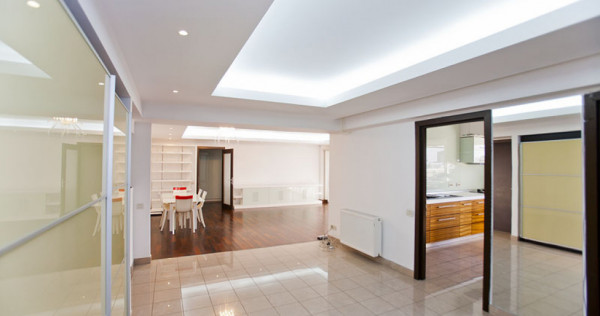 Apartament 4 camere de vanzare- zona Eminescu, bloc nou, foa