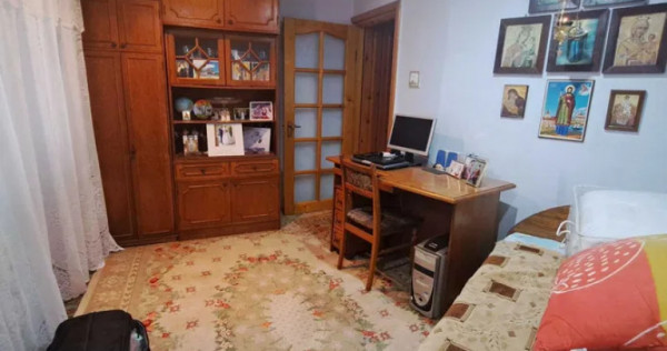 Apartament Cu 4 Camere Decomandate - Parter Zona George Enescu