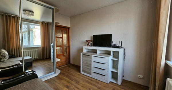 3 camere de vanzare Piata Romana