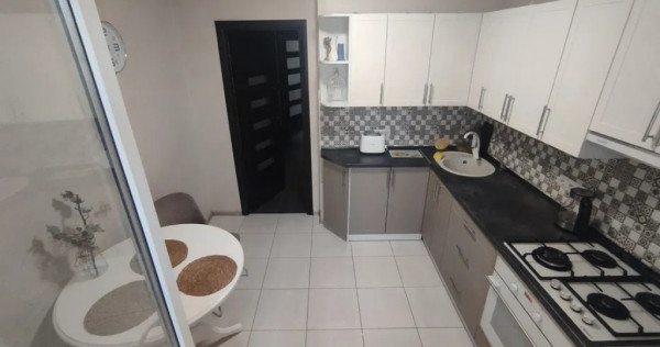 Apartament cu 3 camere de vanzare zona Drumul Sarii