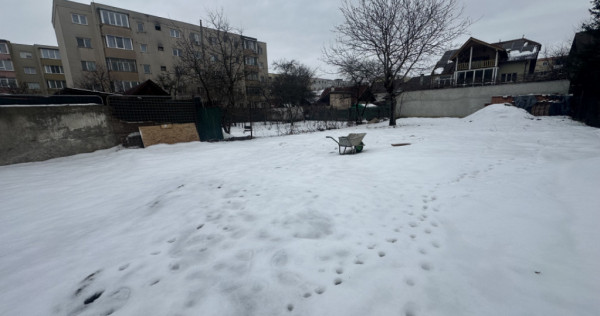 Teren constructii Tractorul