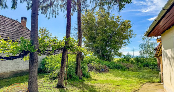 Refugiu cu farmec rustic cu:spatii auxiliare si 1.500 mp ter