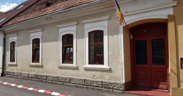 Oportunitate! Casă, 4 camere, curte comună, ultracentral,