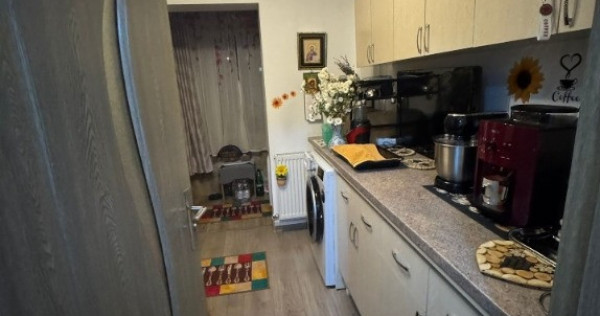 Apartament cu 2 Camere Decomandate Zona Burdujeni - Moldova