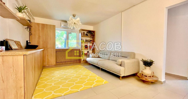 Apartament cu destinatia Spatiu comercial, zona Ana Ipatescu