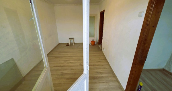 GARSONIERA DALLAS PRET -WAU----- 21000E