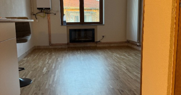 Studio la poalele Cetatii Devei