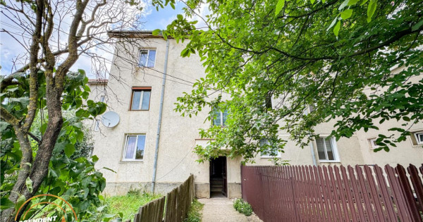 FILM! Apartament 2 camere,decomandat,cu garaj,1.400 mp teren