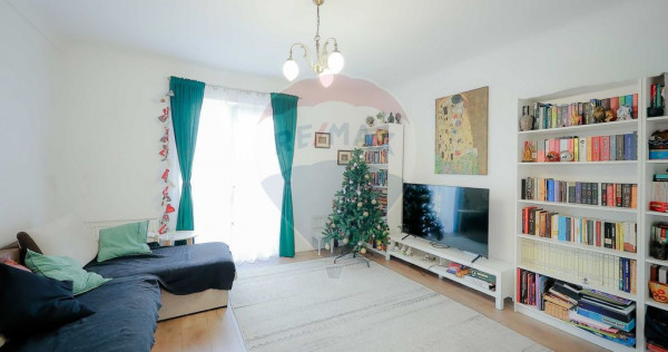 De v&acirc;nzare apartament cu 2 camere, parter, parcare inclu...