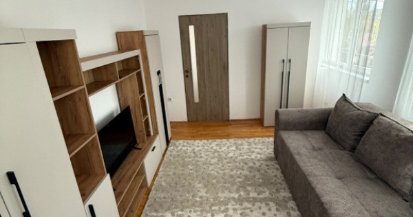 Inchiriez apartament cu 2 camere, parcare privata