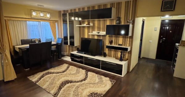 Vand apartament cu 4 camere