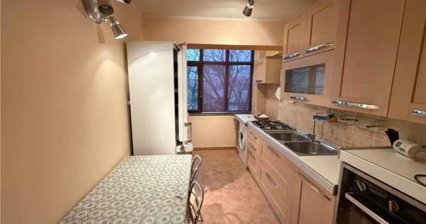 Apartament 3 camere, 57mp, etaj 3 , zona Centrala - Plevnei