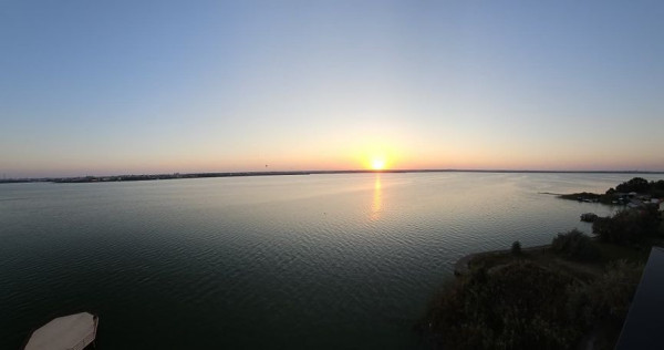 APARTAMENT 3 CAMERE VEDERE LA LAC SAU GARSONIERA SI 2 CAM...