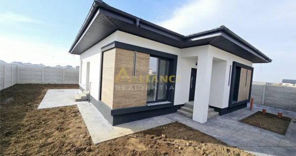 Casa individuala - 4 camere - panouri solare - gaz- curent -