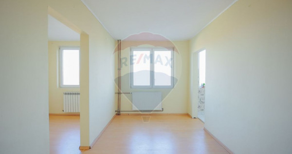 Apartament 2 camere et. 2, de v&acirc;nzare zona Complex Velența