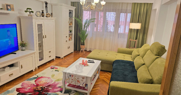 Vand apartament 3 cam. Deva, etaj 1, bloc din anul 2000, 157 mp, BOXA