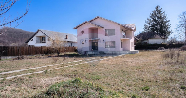 Casă de v&acirc;nzare P+1 &ndash; 245 mp utili, teren 1.240 mp ??...