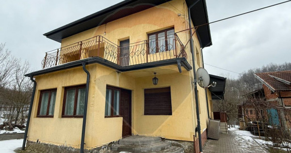 Casă / Vilă cu 6 camere de v&acirc;nzare