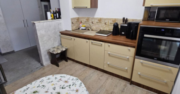 Apartament 2 camere de v&acirc;nzare | in zona Trocadero, Constan