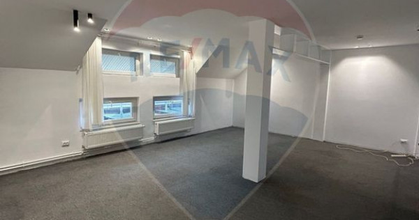 Birou 35 de mp utili l&acirc;ngă Carrefour