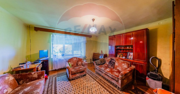 Casă cu 3 camere de v&acirc;nzare &icirc;n zona Gai, teren de 1249mp