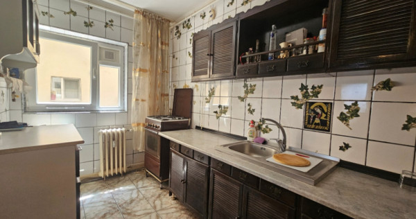 Vanzare Apartament 3 camere, Brancoveanu intersectie cu Nitu