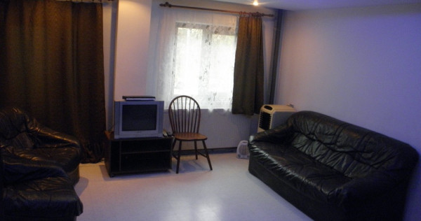 Inchiriez garsoniera decomandata parter Brazda, zona RENDEZ VOUS