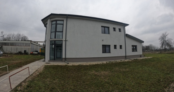 Cladire de birouri cu parcare privata 266 mp utili