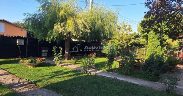 Casa, cocheta, situata pe o strada linistita, la 10 km de Pl