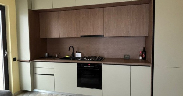 Apartament 3 camere semidecomandat zona Eroilor
