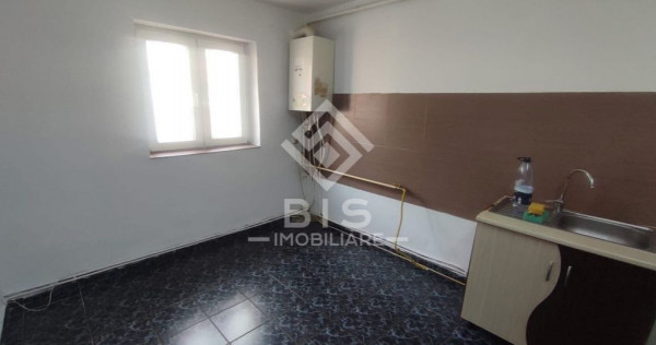 Apartament 3 camere de vanzare.