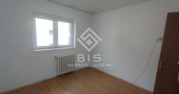 Apartament 3 camere de vanzare.