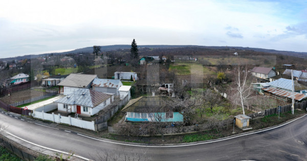 Casa batraneasca, 55 mp, zona Tomesti