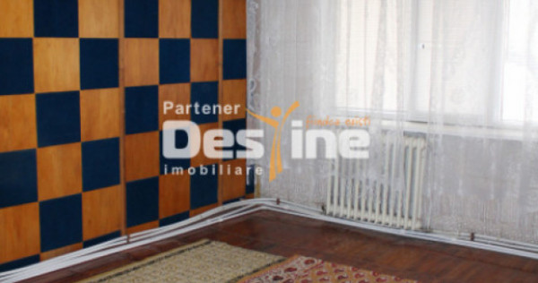Apartament 3 camere decomandat de 61 mp 2 băi la parter car
