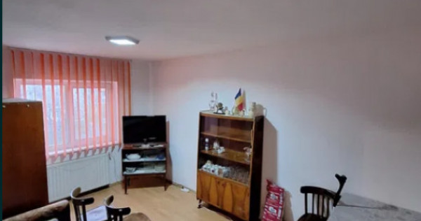Apartament 3 camere, decomandat - zona Astra